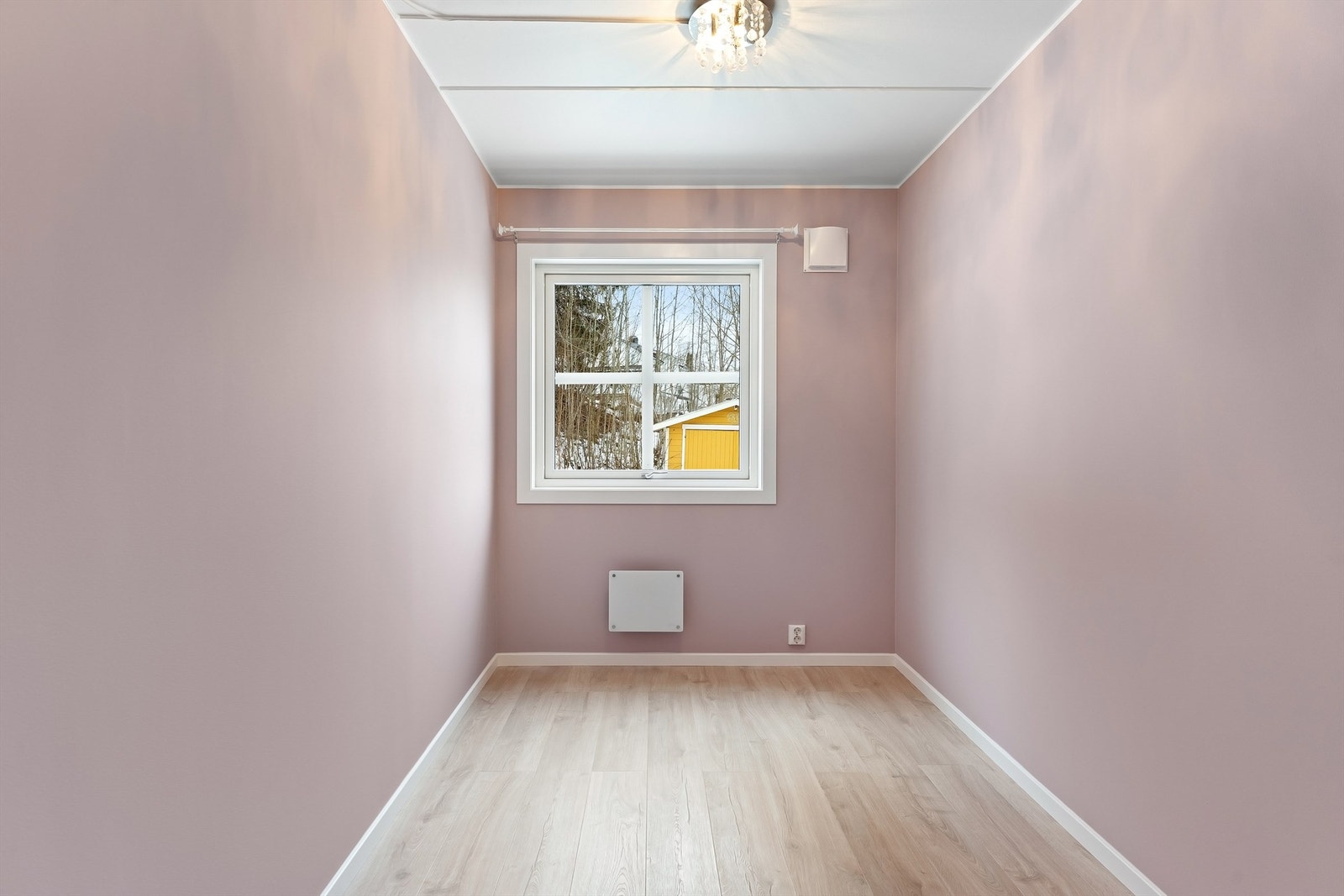 Soverom 3, nye vegger, isolasjon og gulv i 2026 Galleribilde