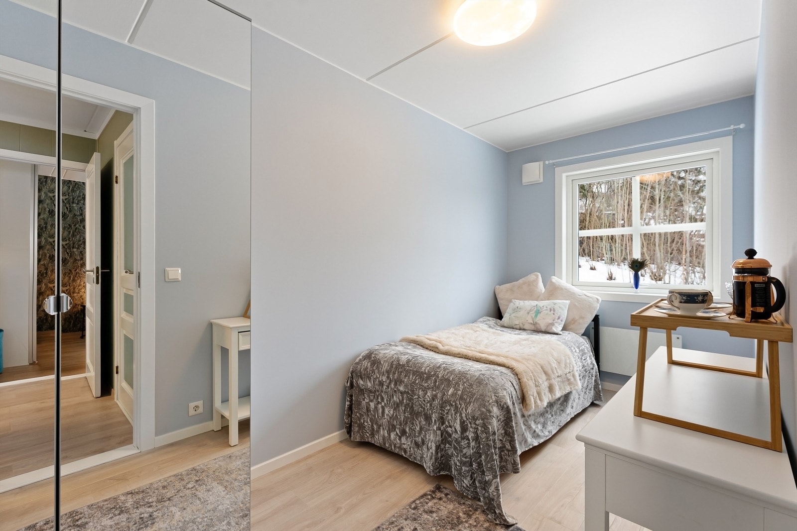 Soverom 2, nye vegger, isolasjon og gulv i 2026 Galleribilde