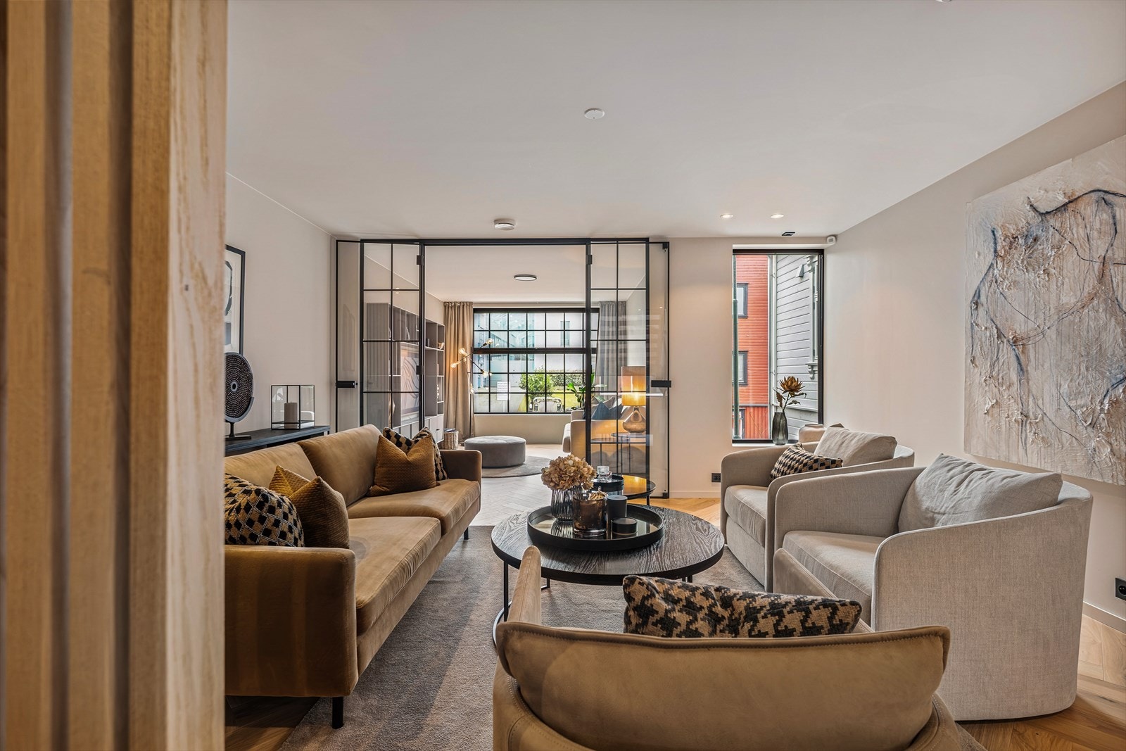 Her er det god plass til både sofagruppe og lesekrok. Galleribilde