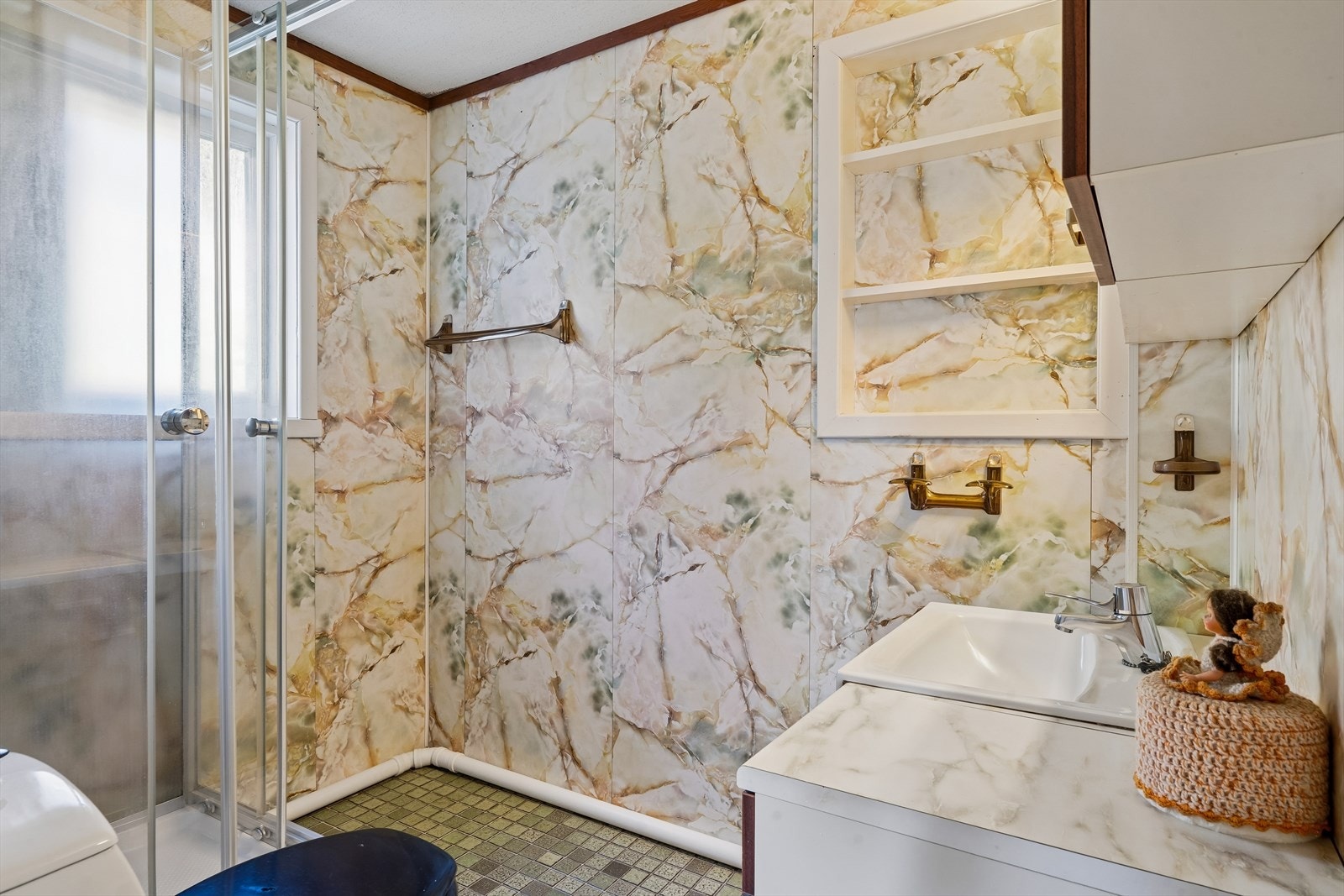 Her finnes også dusjkabinett. Rommet har mekanisk avtrekk for ventilasjon. Galleribilde