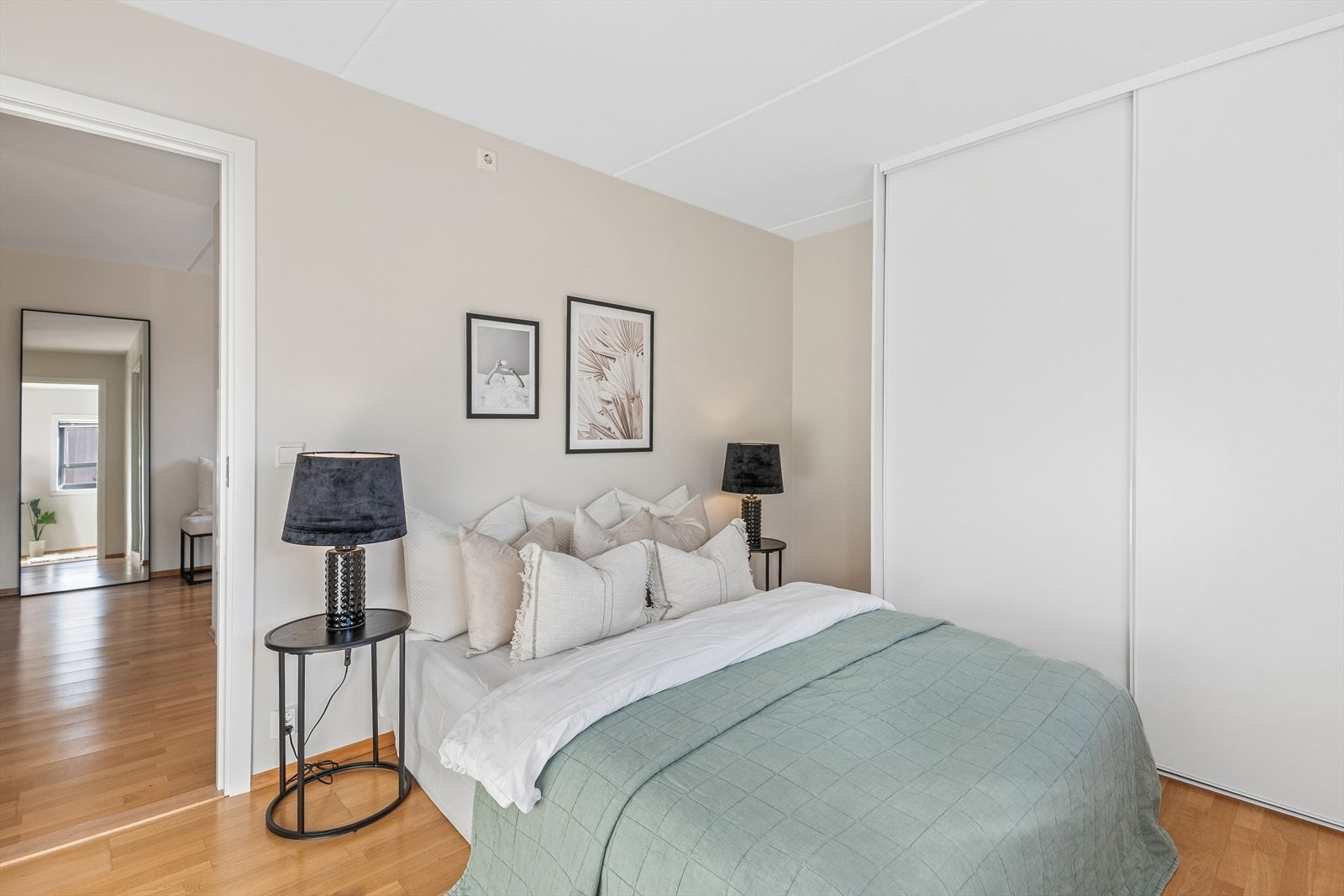 Leiligheten har to fine soverom Galleribilde