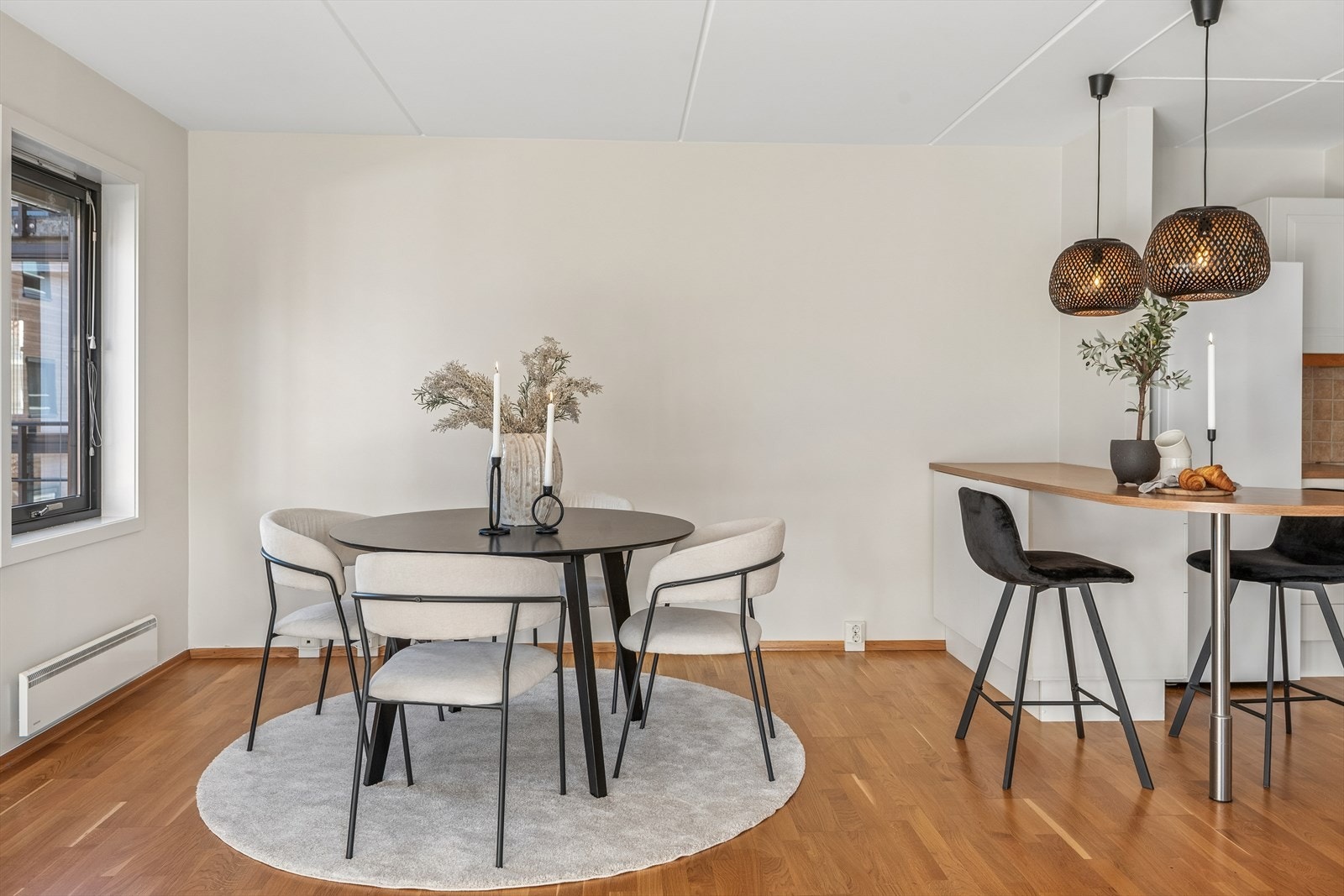 God plass til en egen spisegruppe i tilknytning til kjøkkenet Galleribilde