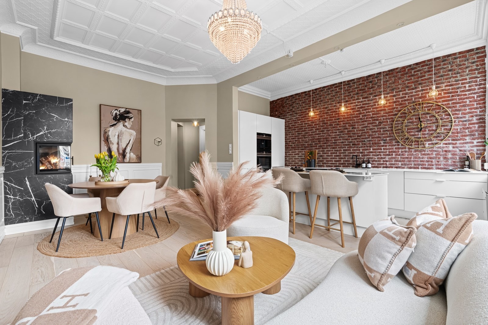 Velkommen til Frognerveien 14 A, en en lys og lekker 3-roms leilighet i en klassisk bygård på Frogner. Galleribilde