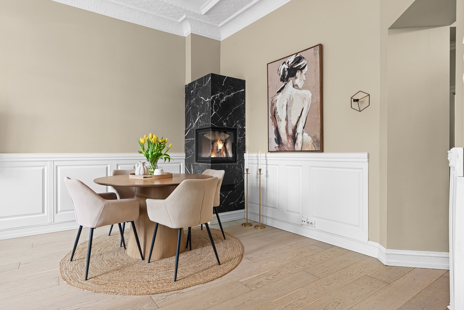 Det er varmematte (Pro Smart) i både stue, kjøkken og gang og lysdimmer i stue, bad og gang/vaskerom. Galleribilde