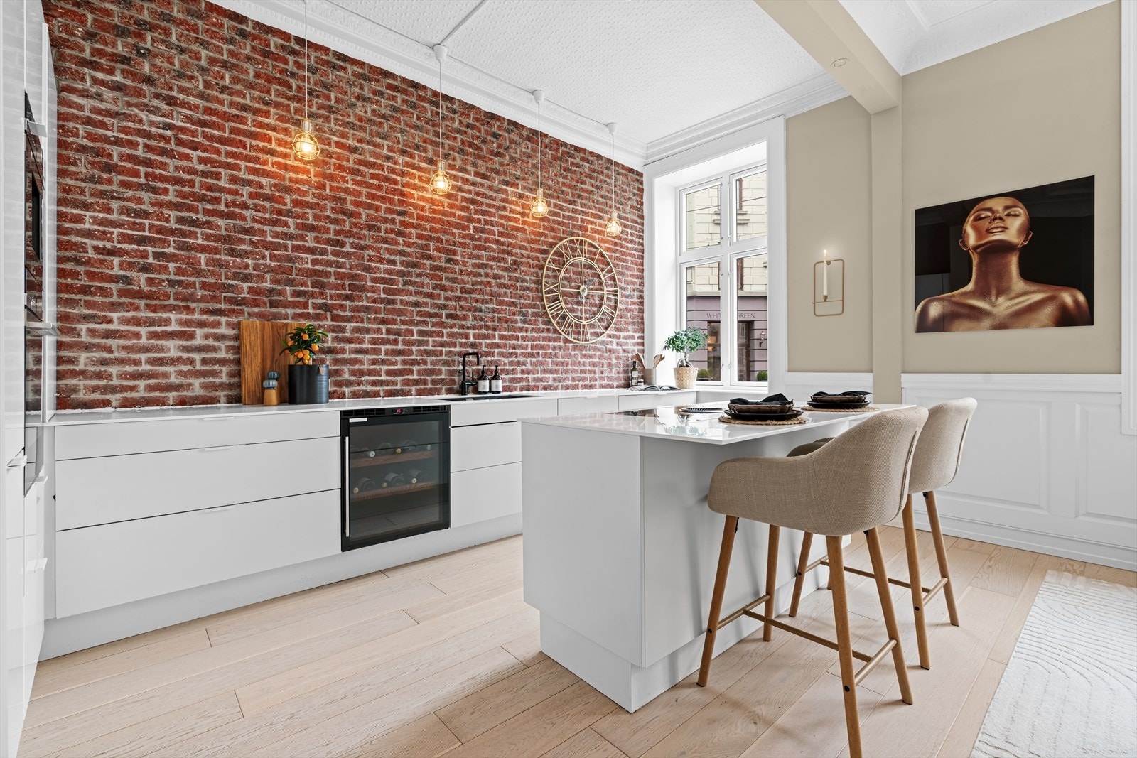 Her er det en kjøkkenøy som byr på flere bruksmuligheter. Galleribilde