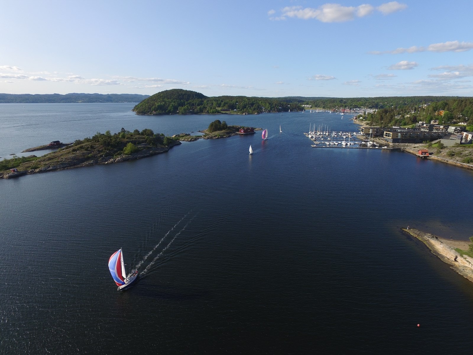 Det er en flott innsegling til Son ved Sonskilen.jpg Galleribilde