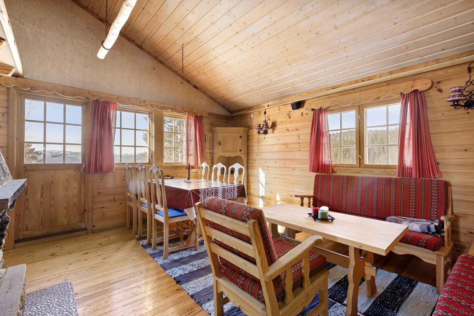 Fra rommet er det også utgang til terrassen. Galleribilde