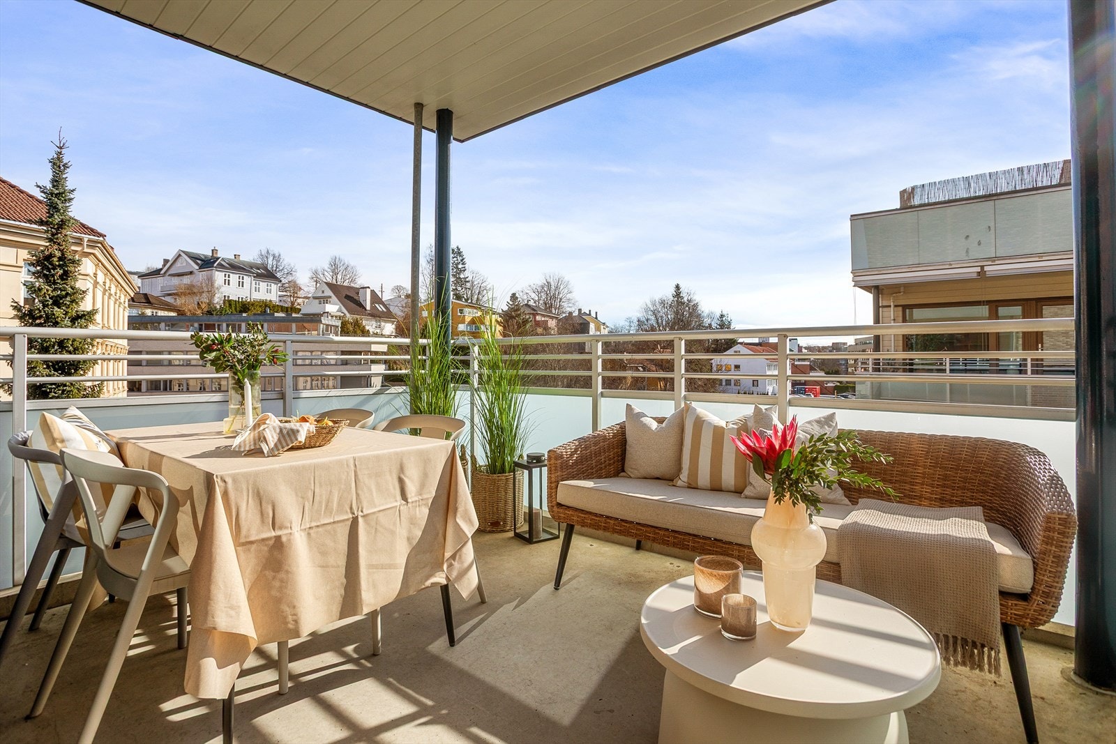 Velkommen til Nedre Skøyen vei 14, presentert av Susanna Hjelset ved Nordvik Bygdøy Allè. Foto: Bente Elvebredd Galleribilde