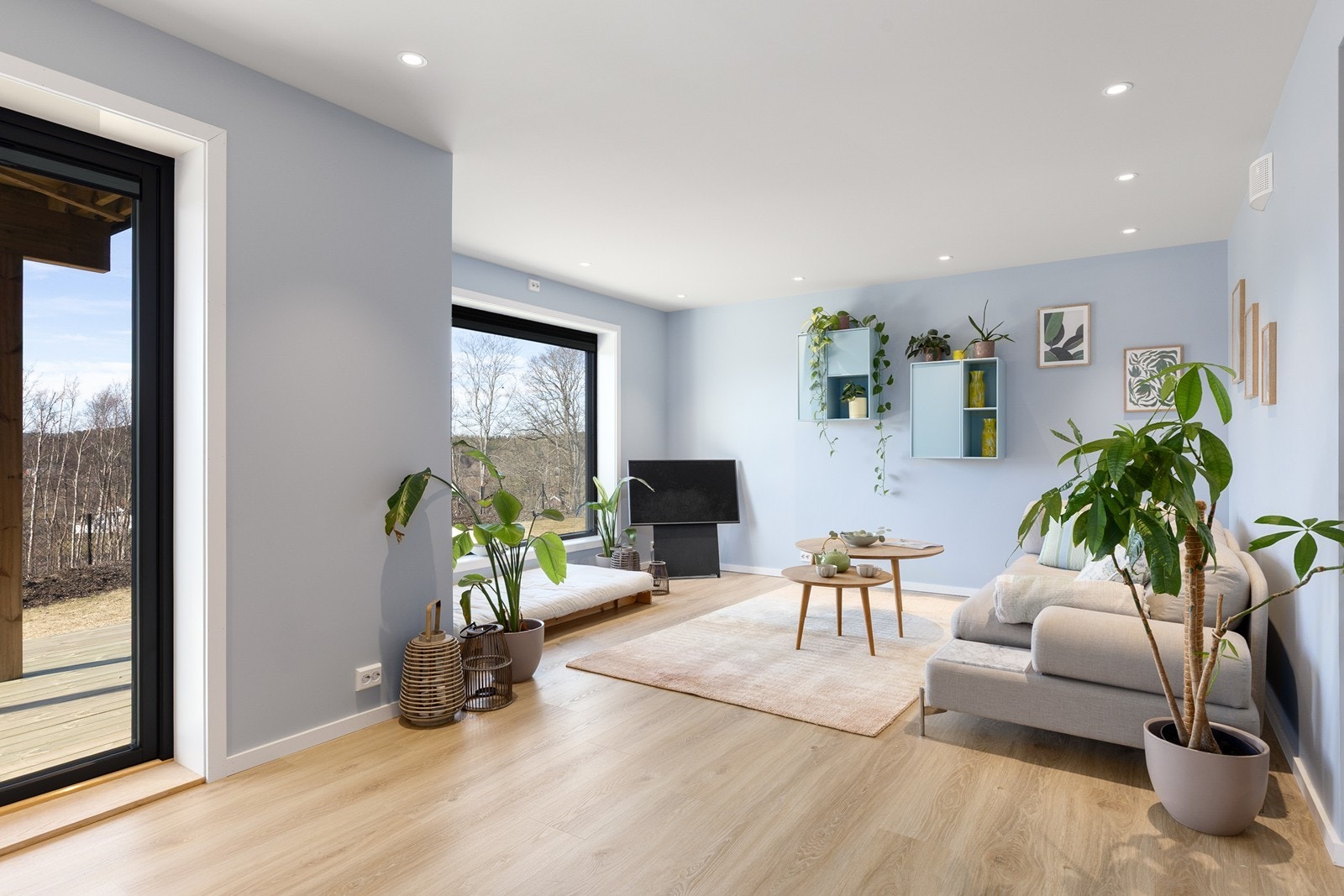 Smakfull og moderne halvpart av tomannsbolig med alt på en flate Galleribilde