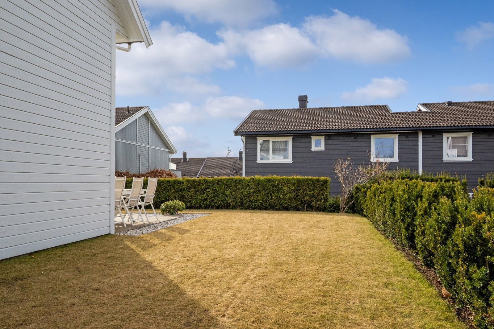 Her er det rikelig med plass til både trampoline, ballspill og andre familieaktiviteter. Galleribilde