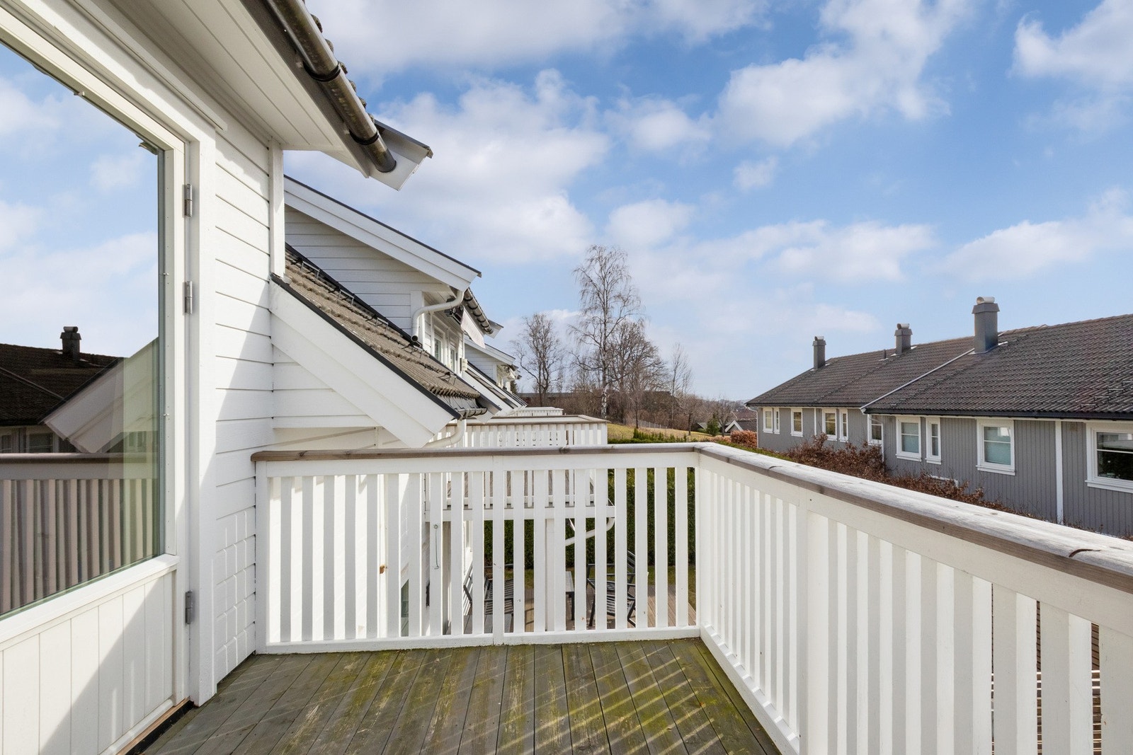 Balkongen er vestvendt og har gode solforhold gjennom dagen. Galleribilde