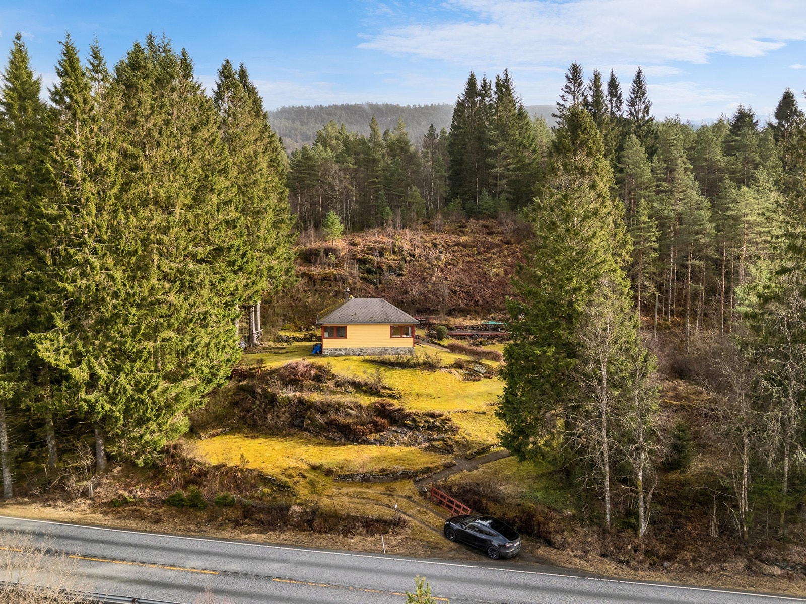 Videre kan det trekkes frem bademuligheter og båtutleie ved Vågseidestranda Feriesenter, ca. 2 km unna Galleribilde