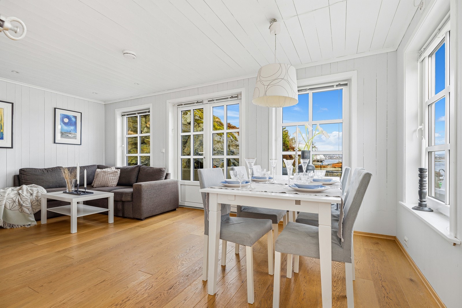 Her er det gode innredningsmuligheter med plass til sofa- og spisegruppe Galleribilde