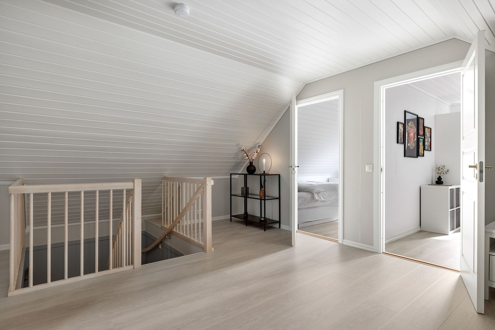 Med to stuer ligger alt til rette for fleksibel bruk, hvor både store og små kan finne sitt eget sted for ro og avkobling. Galleribilde