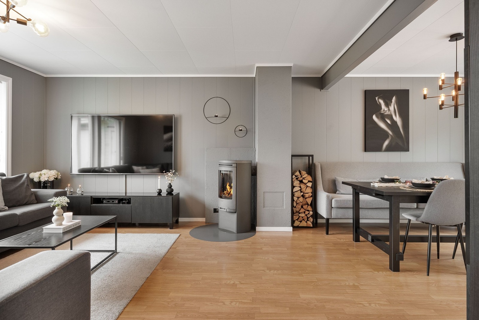 Dette er en flott bolig der hver kvadratmeter er utnyttet smart - lys, luftig og klar til å bli ditt nye hjem. Galleribilde