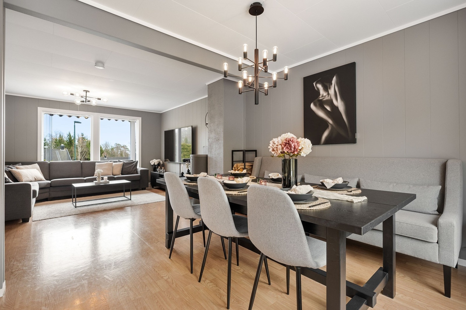 Den moderne fargepaletten gjør det enkelt å innrede med ønsket møblement. Galleribilde