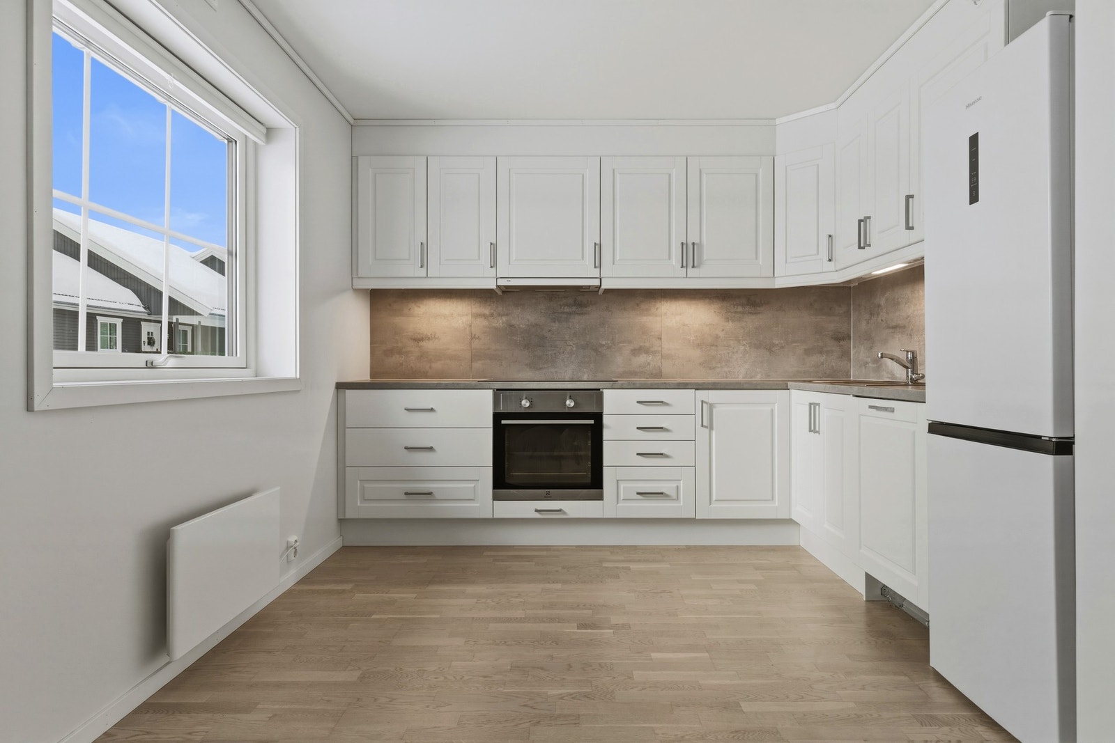 Innredningen har godt med skap- og benkeplass. Galleribilde