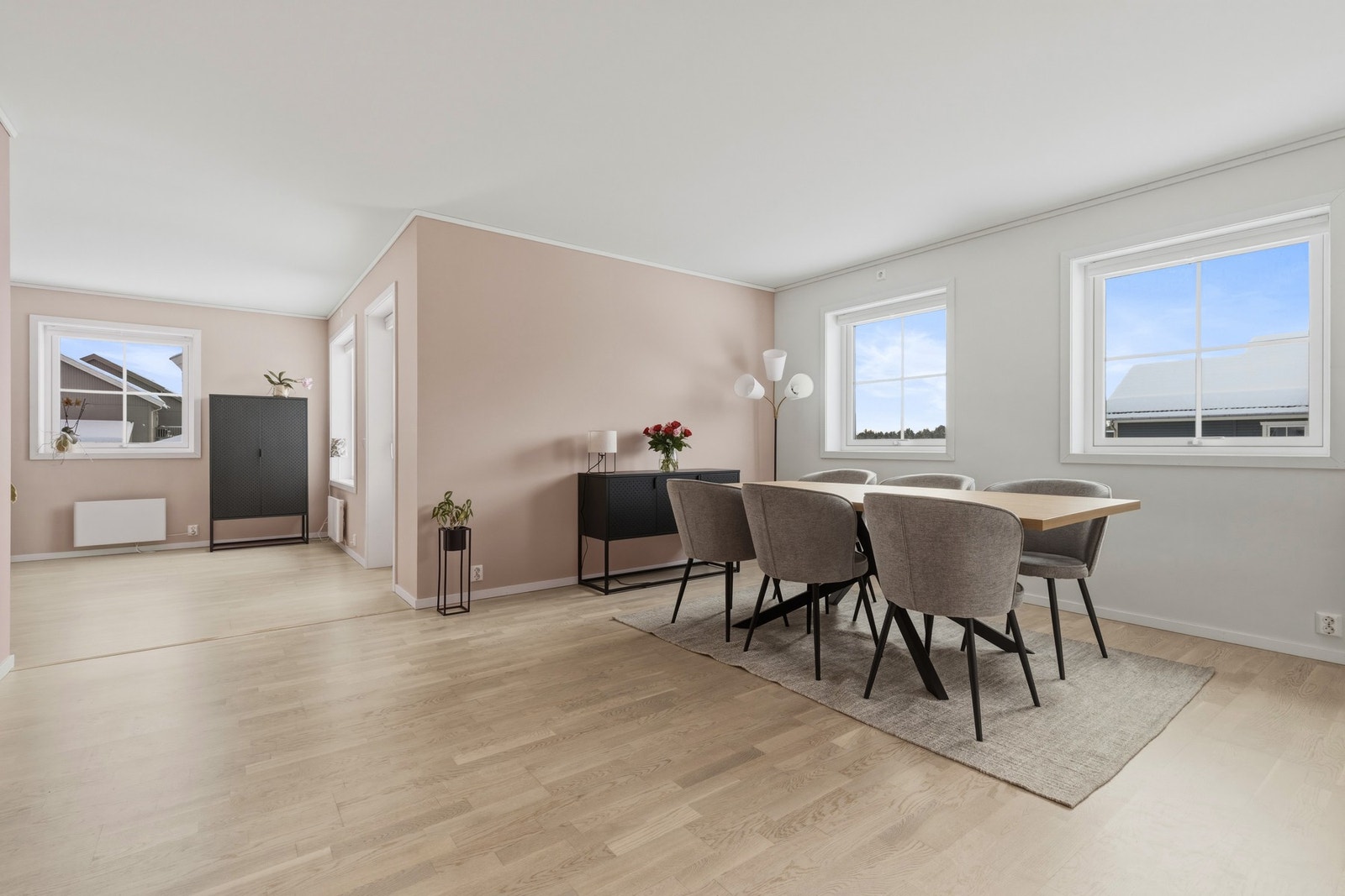 Leiligheten er malt i duse farger. Galleribilde