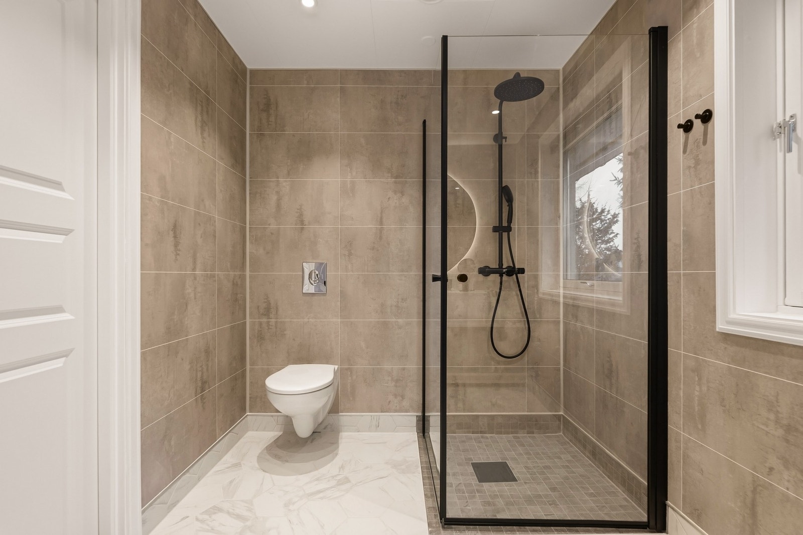 Bad 1. etasje Galleribilde