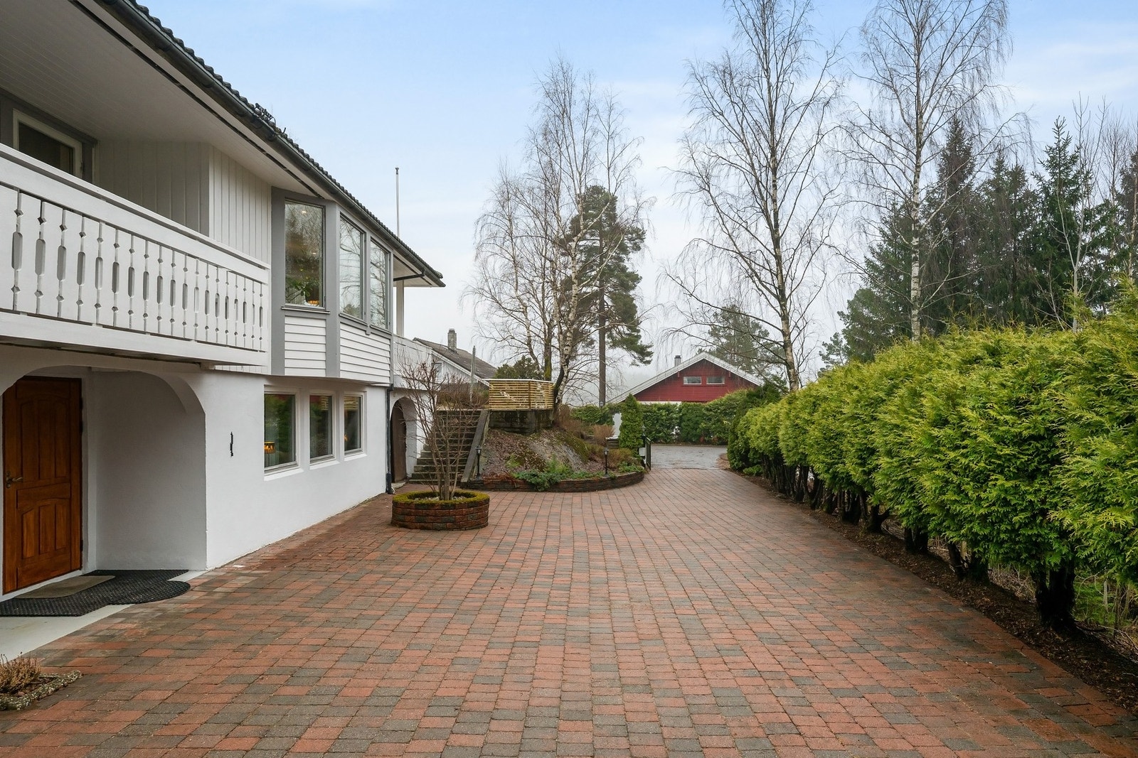 Hyggelig steinlagt gårdsplass Galleribilde