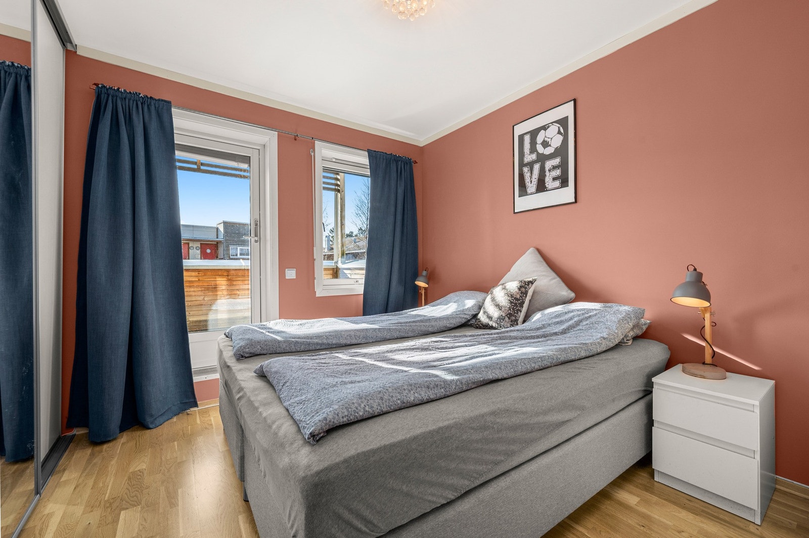 Hovedsoverommet på 10kvm med utgang til egen terrasse. Galleribilde