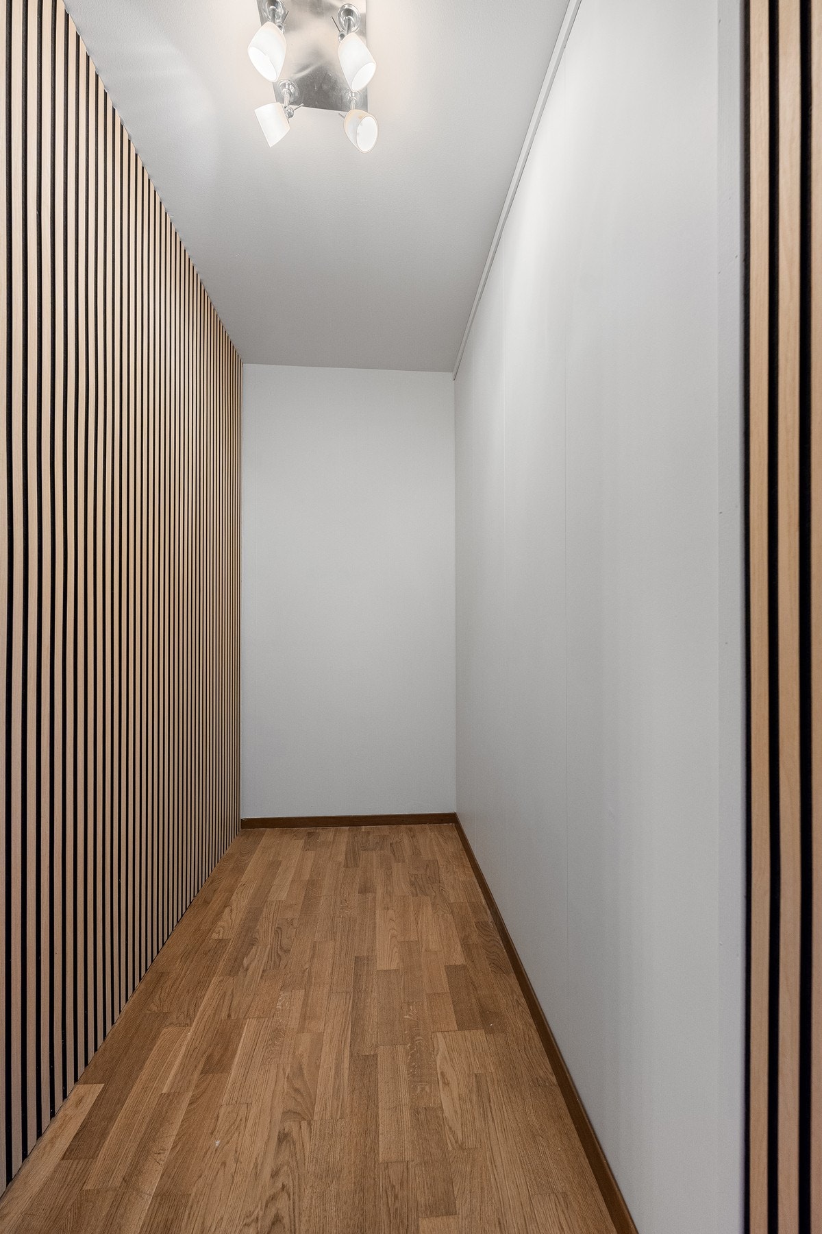 Gang/garderoberom. Galleribilde