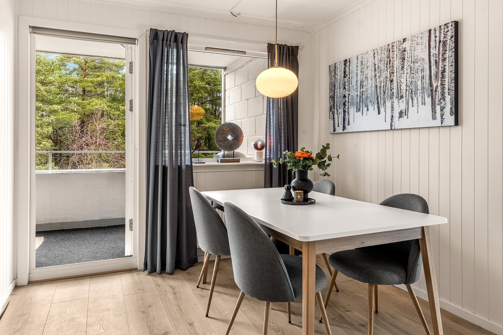 Direkte utgang til verandaen fra spiseplassen. Galleribilde
