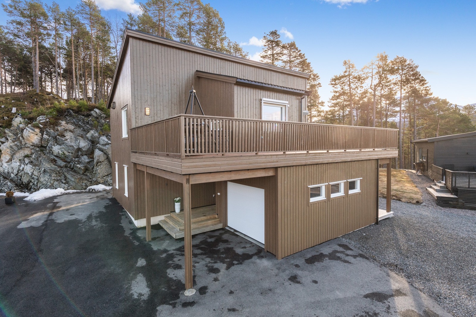 Dersom det er ønskelig, kan det anlegges plen og grøntareal på deler av tomten. Galleribilde