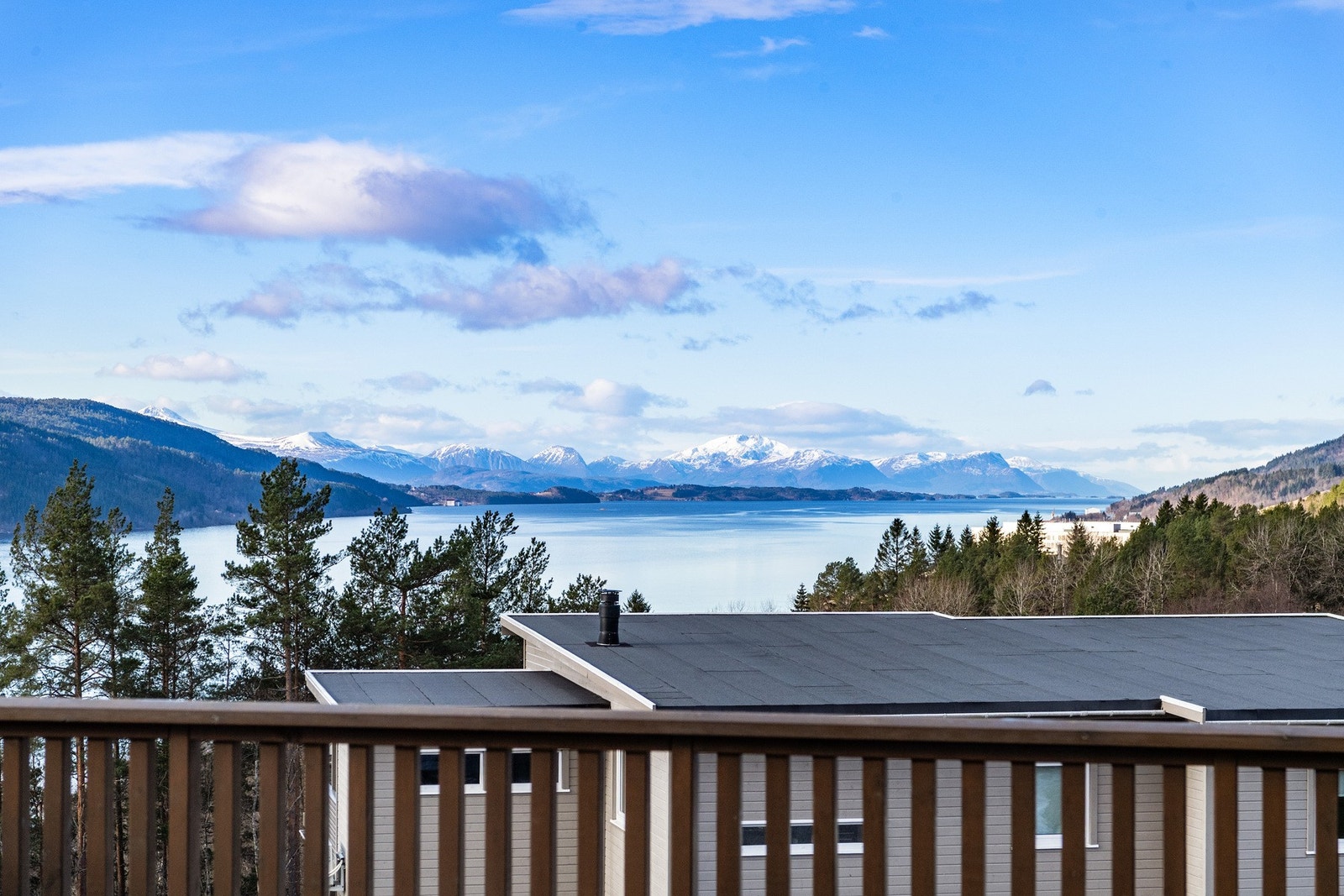 Flott utsikt ut over Fannefjorden. Galleribilde