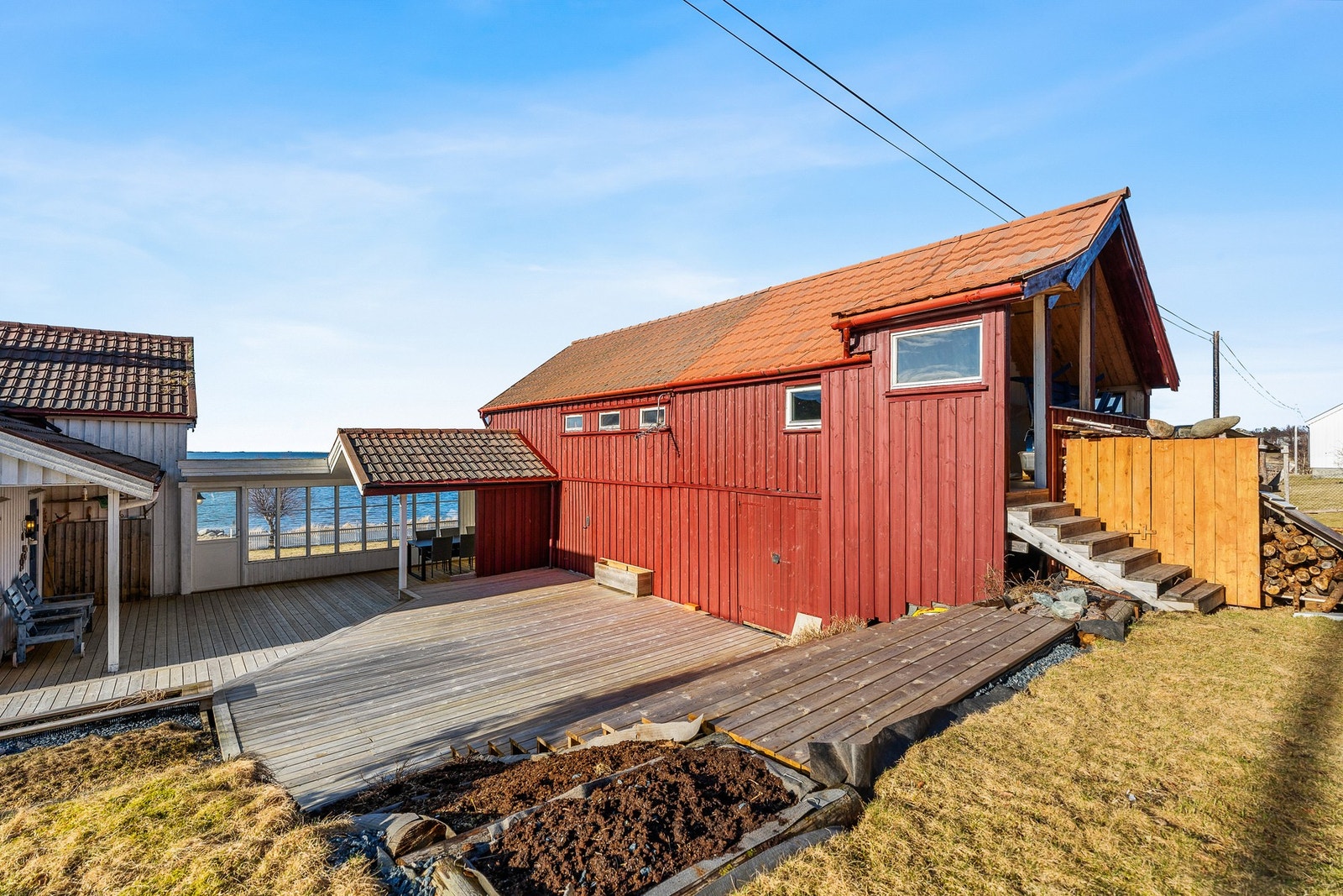 På låven er det innredet med flere soverom og stue Galleribilde