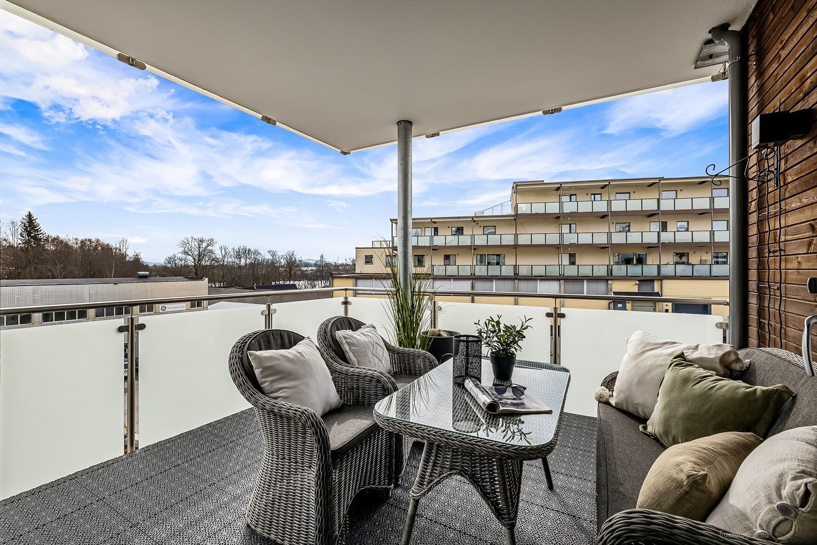 Romslig overbygget balkong! Galleribilde