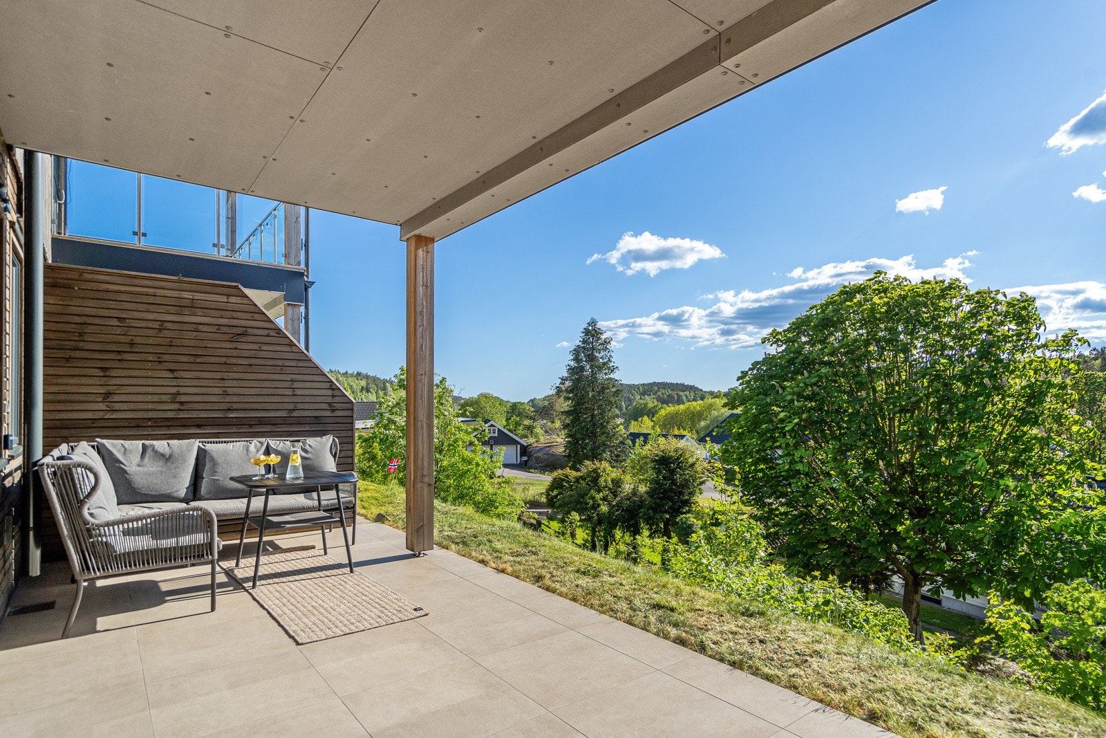 Flott markterrasse med nye fliser fra 2024 Galleribilde