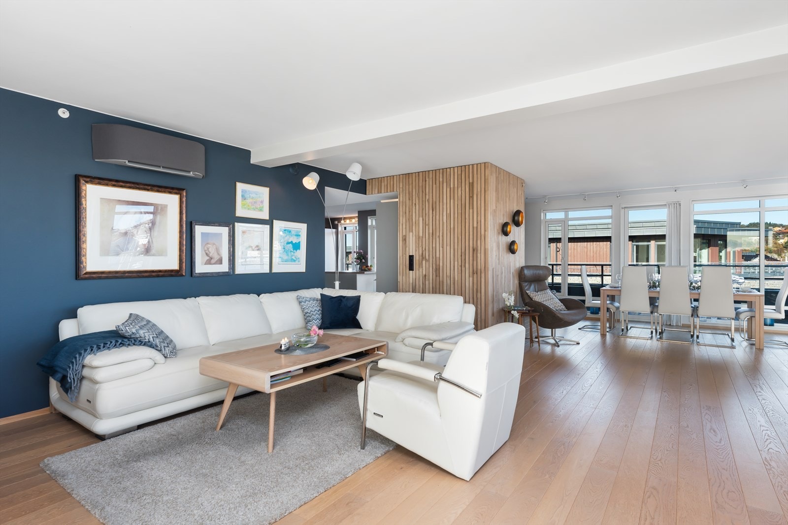 Hyggelig stue med varmepumpe Galleribilde