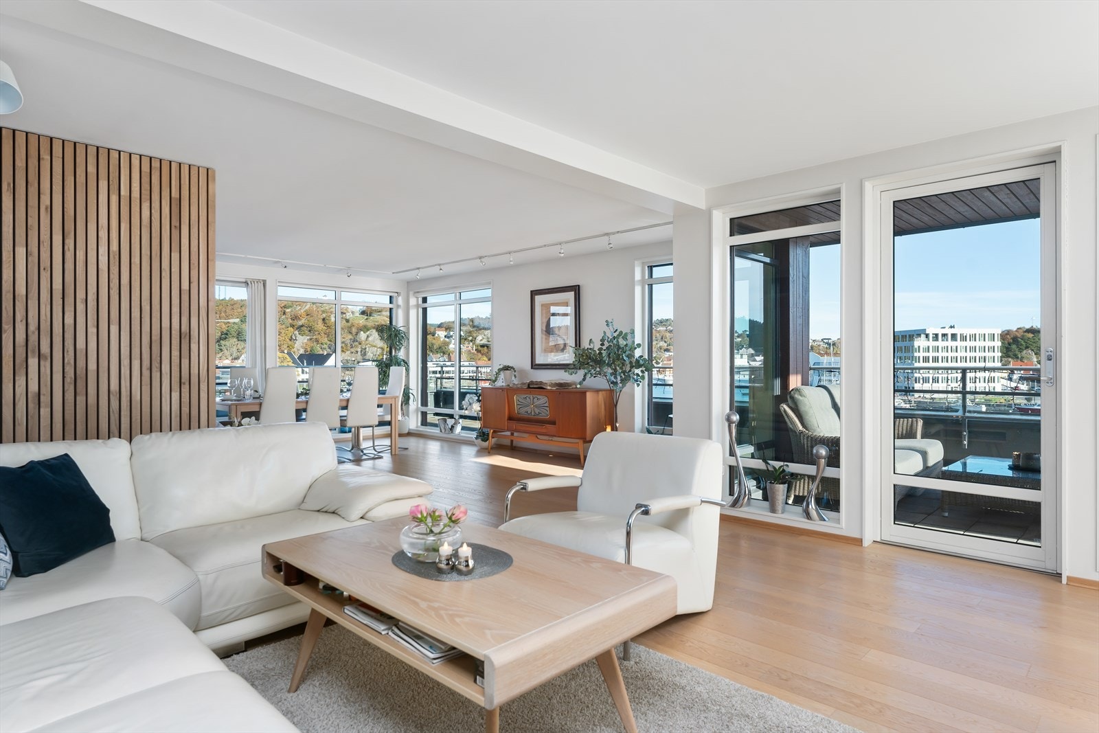 Herfra er det utgang til terrasse Galleribilde