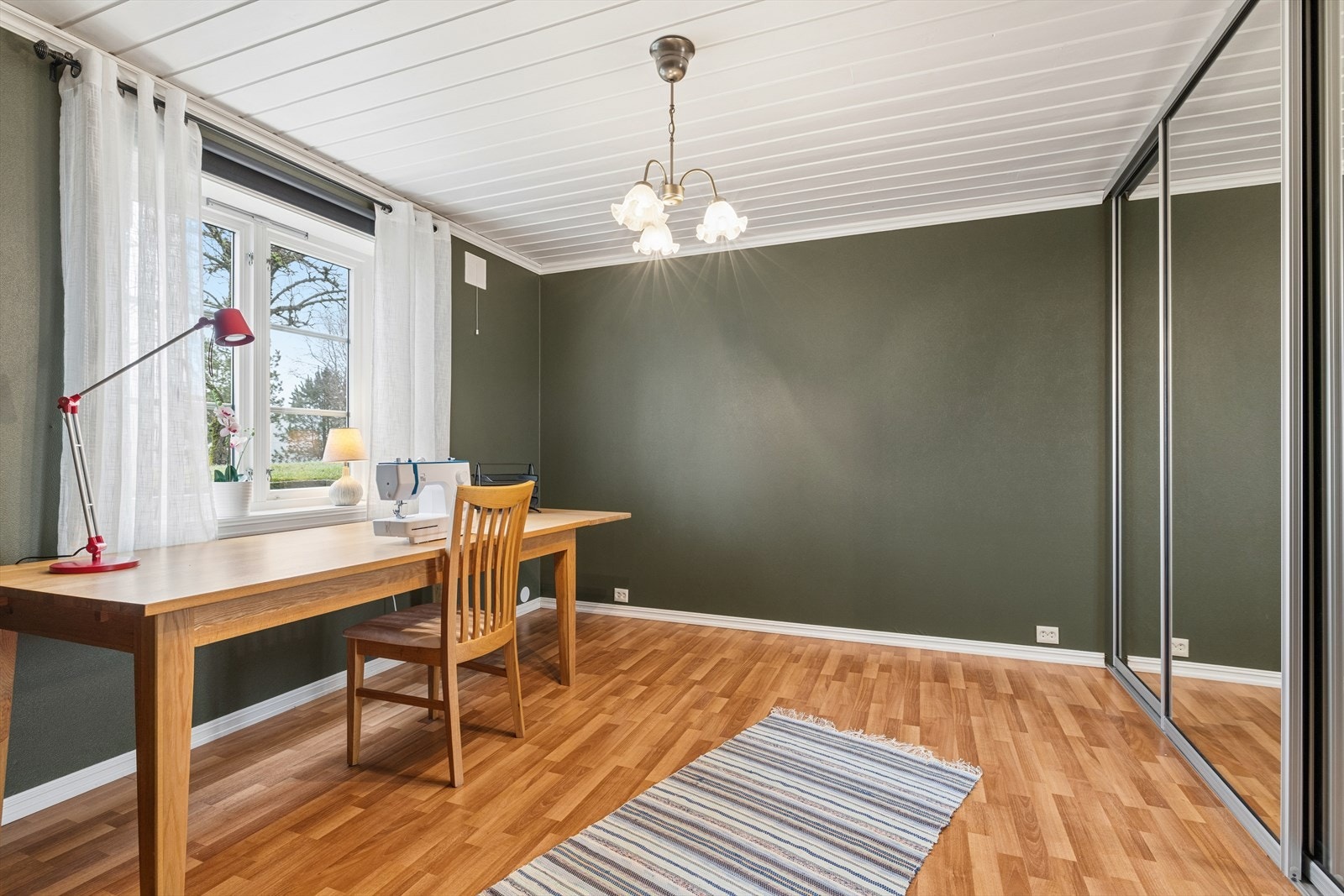 Soverom med garderobe. Galleribilde