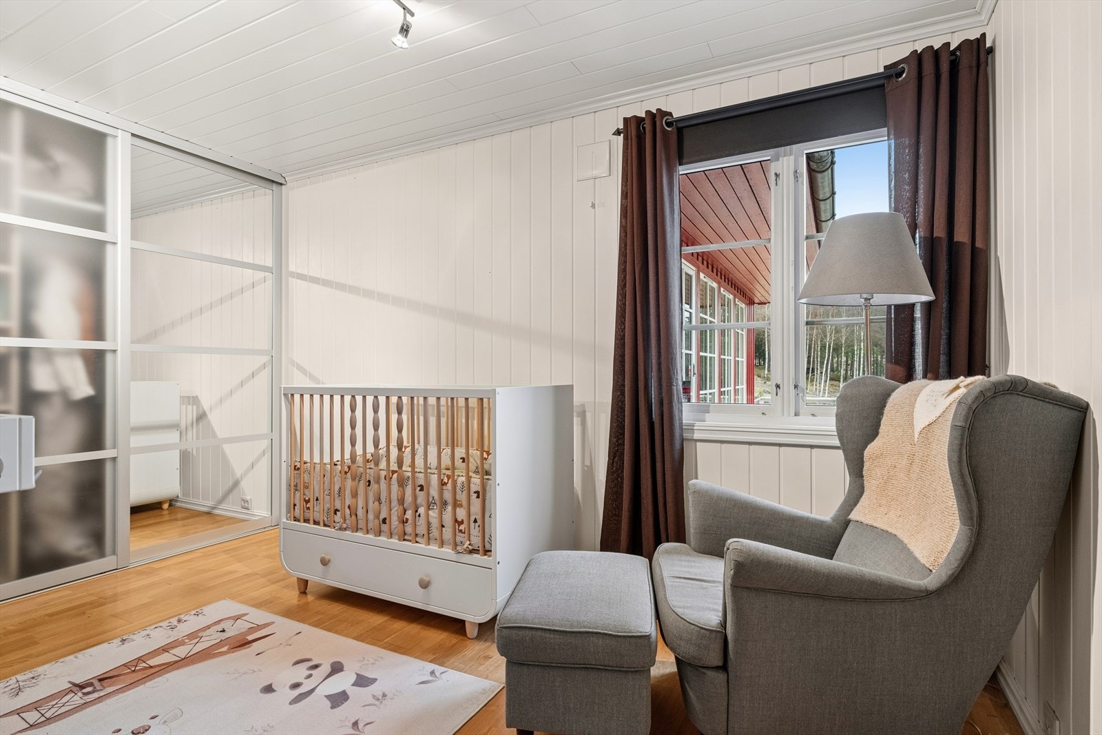 Soverom 3. (Det ene rommet er opprinnelig TV-stue på godkjente tegninger). Galleribilde