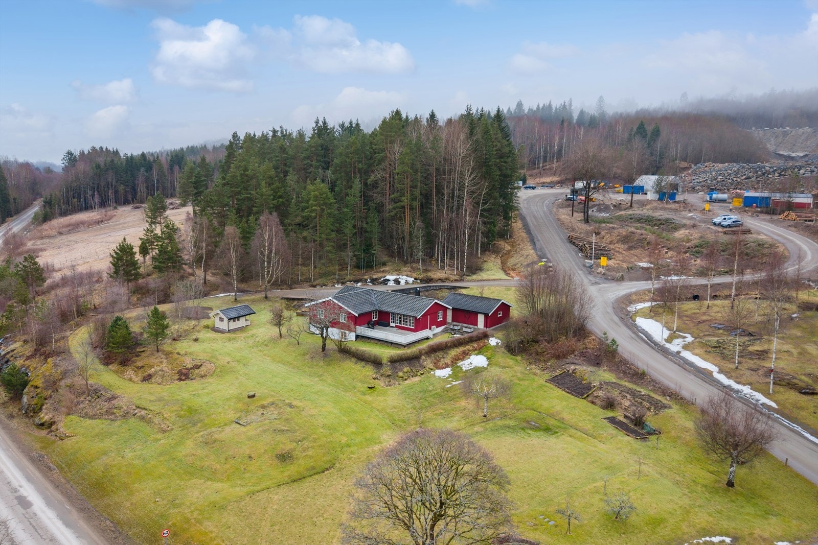 De daglige innkjøpene gjør du effektivt på Gulsetsenteret, bare en kort kjøretur unna, hvor du finner både Coop Extra, Kiwi og apotek. Galleribilde
