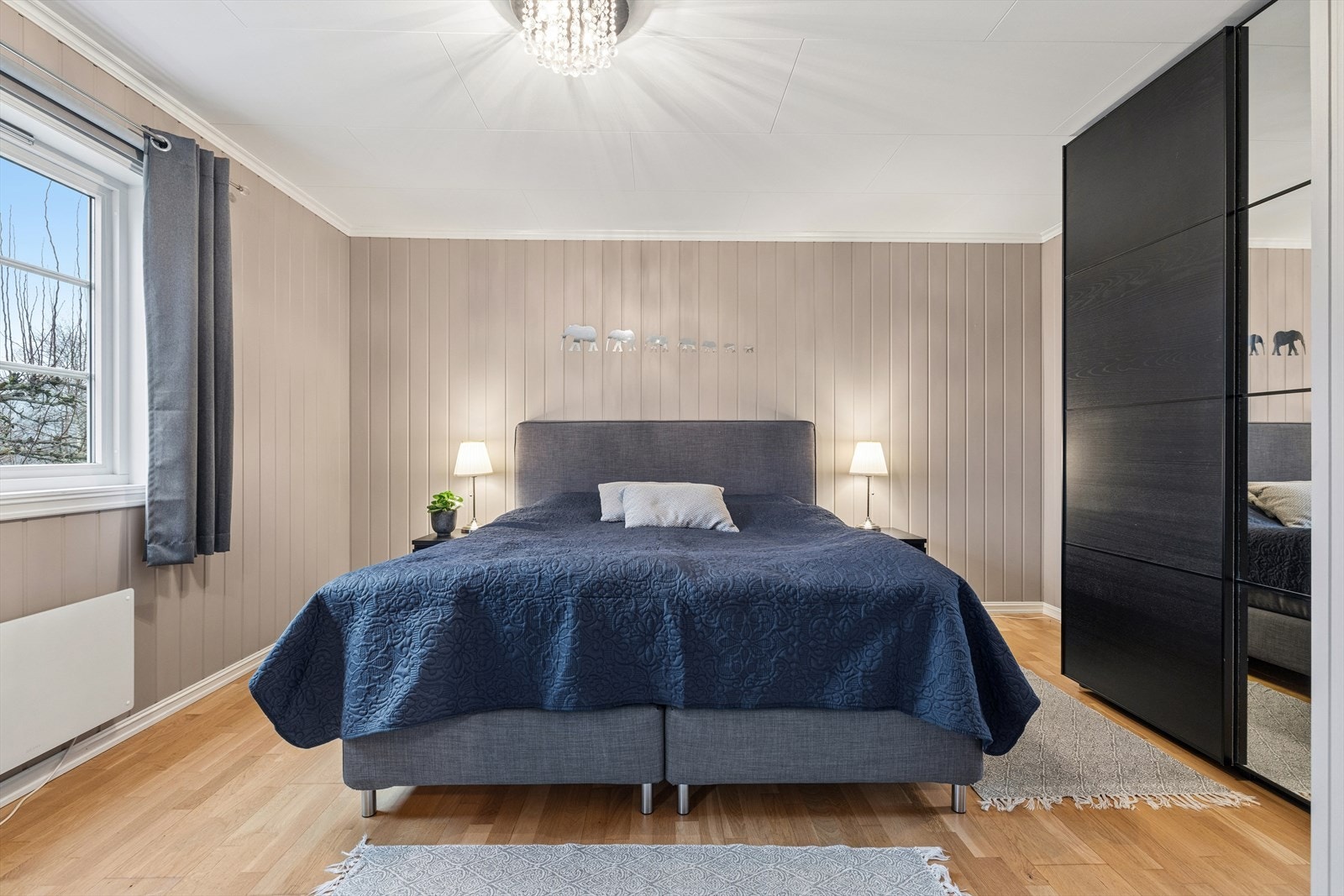 Etasjen har 3 soverom. Garderobe. Galleribilde