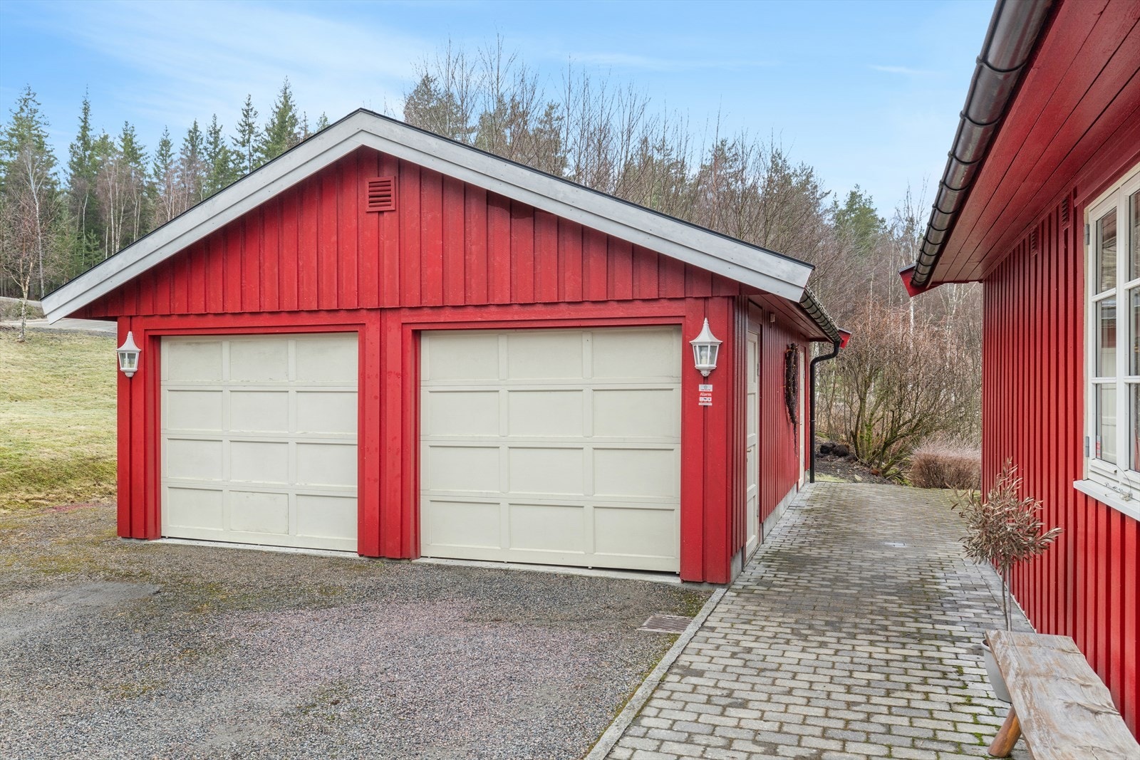Dobbel garasje fra 1999. Galleribilde