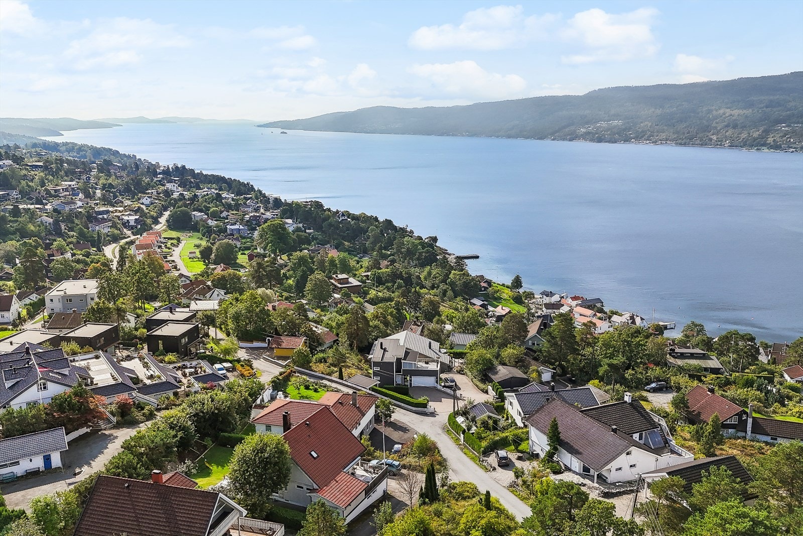 Dette er en flott eiendom med nydelig fjordutsikt utover Oslofjorden. Galleribilde