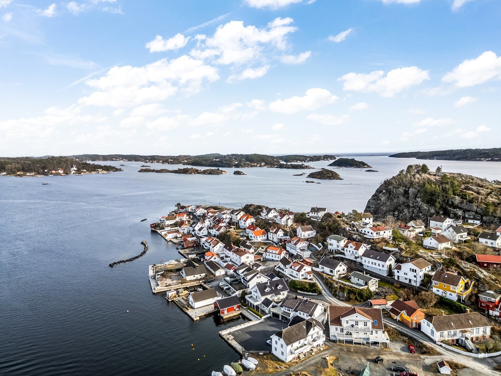 Ønsker du visning? Ta kontakt med eiendomsmegler Guro Hana, t.9425 4652, for nærmere avtale. Galleribilde