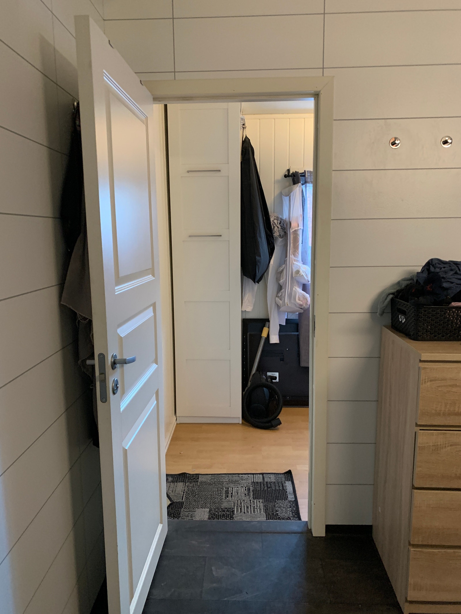 Inngang fra bad til soverom 1. etg. Galleribilde