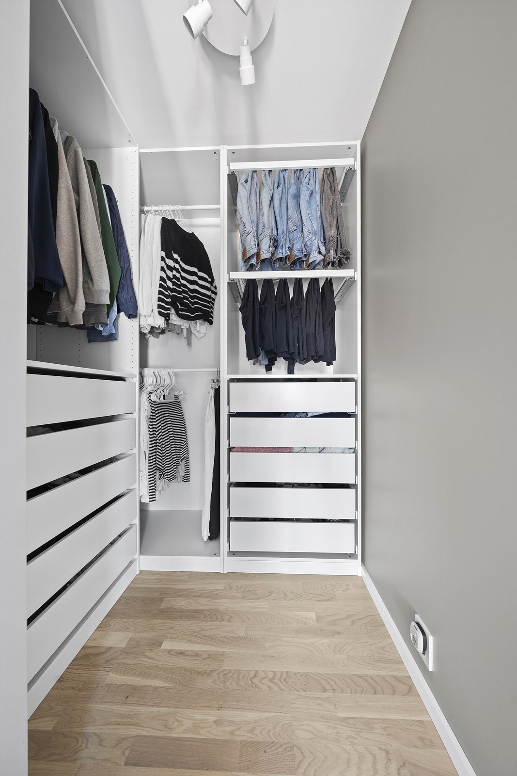 "Walk in" løsning med innredning. Galleribilde