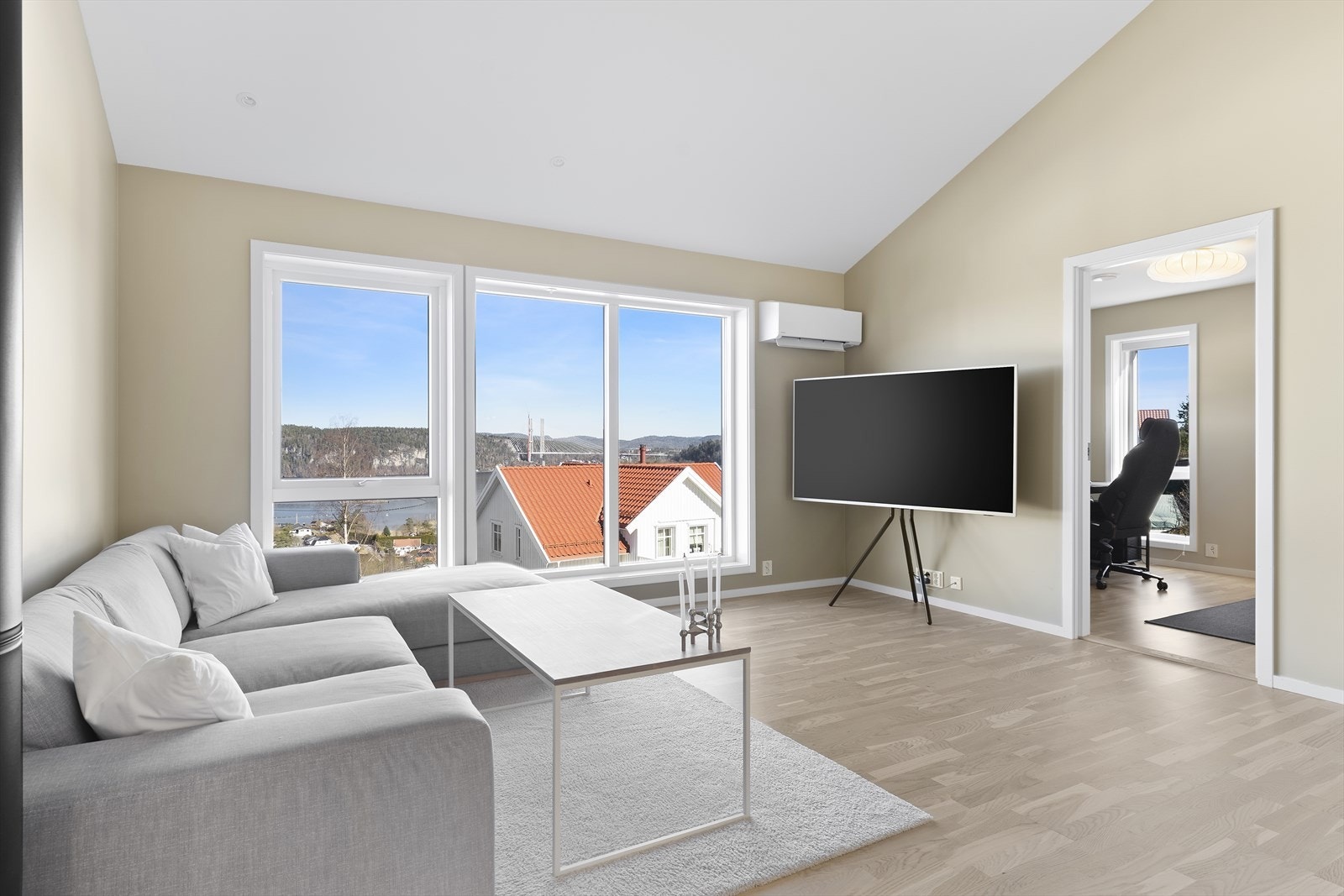 Varmepumpe i loftstue samt i trapp mellom etasjene Galleribilde