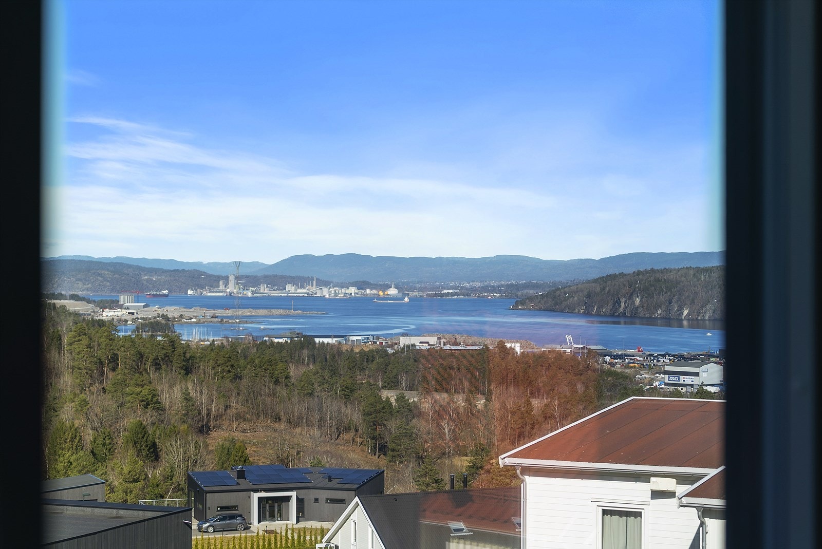 Boligen har fin utsikt utover Frierfjorden Galleribilde