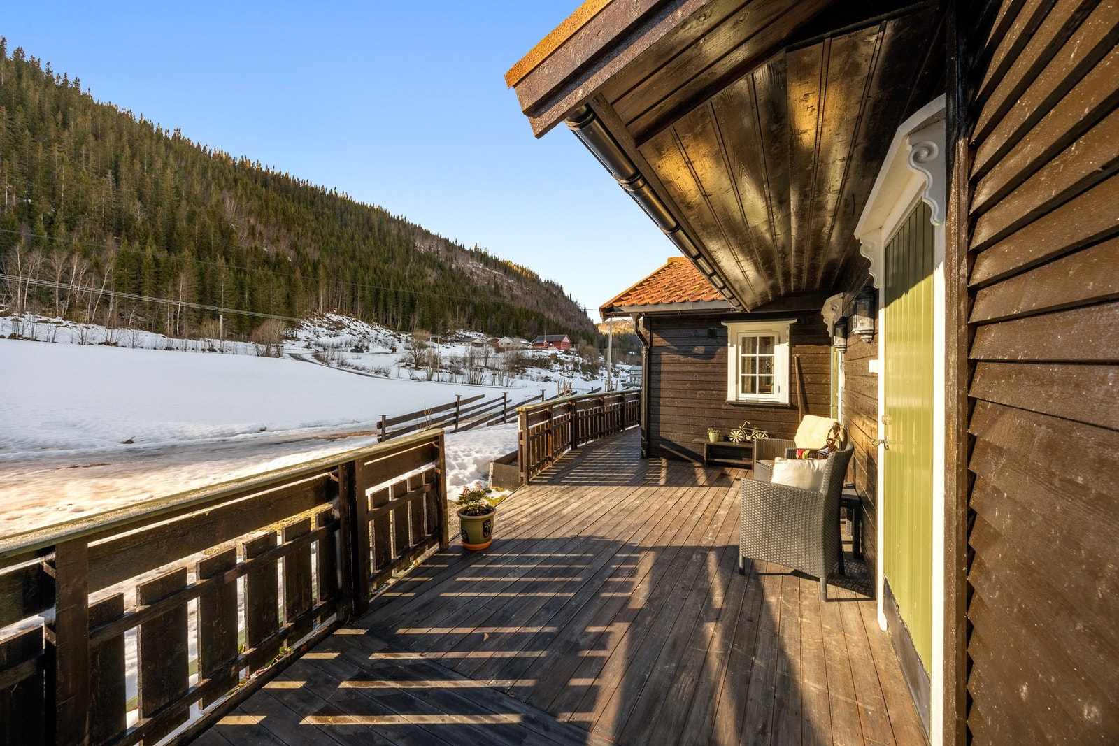 Inngangspartiet er sammenbygd med resten av terrassen Galleribilde