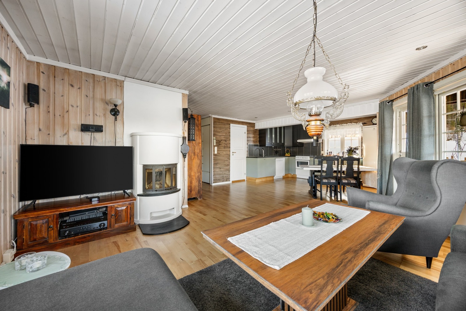 Det er oppvarming fra vedfyring og elektrisitet Galleribilde