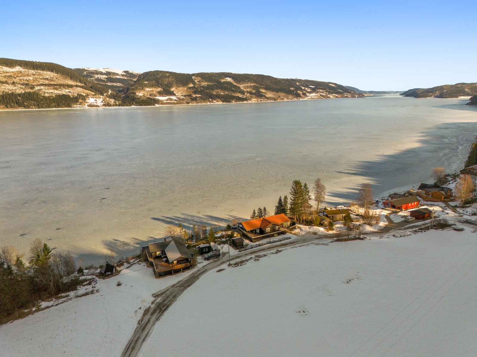 Her kan man rigge seg for et enkelt hytteliv med bilvei helt frem! Galleribilde