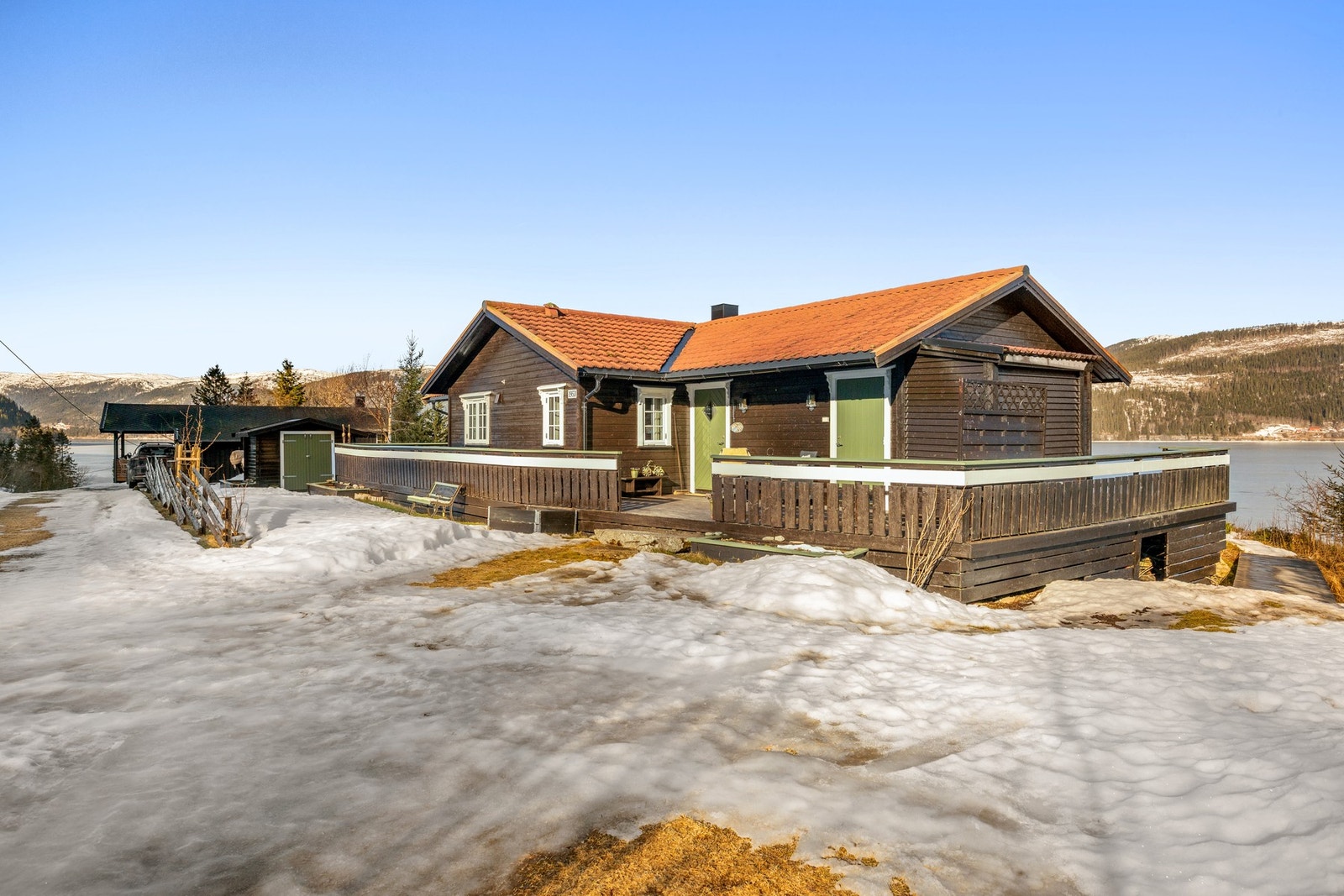 Parkering ved hytta Galleribilde