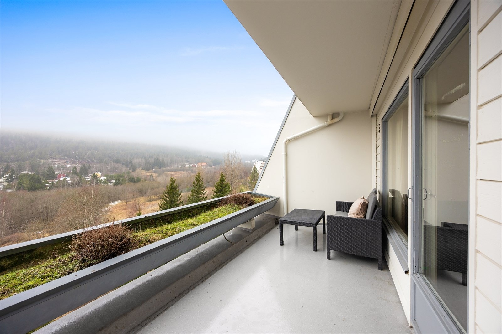 Fra stuen er det utgang til en romslig balkong på 14 m² med god plass til utemøbler. Galleribilde